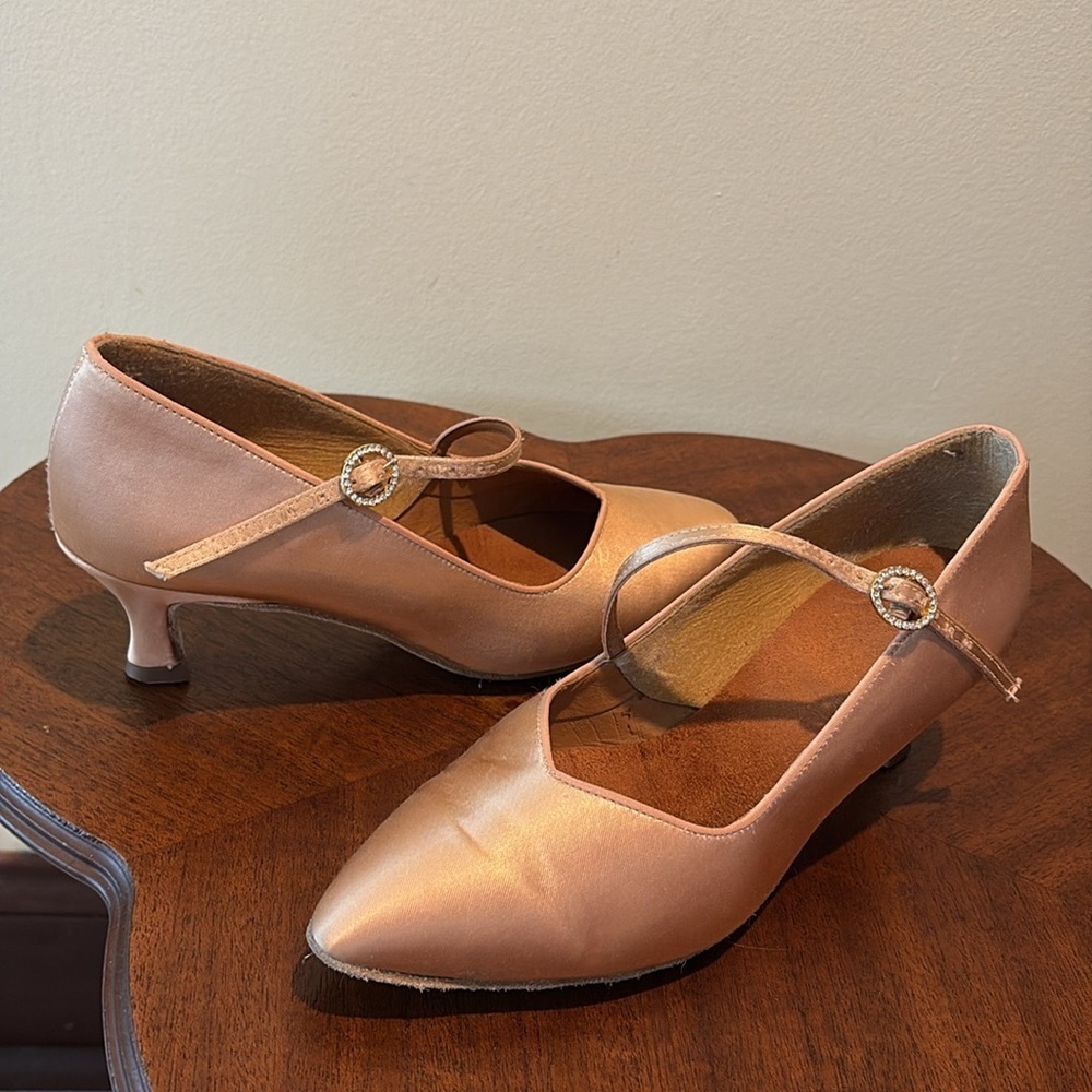 Ballroom dance shoes  satin  light Peach/rose gold  rhinestone buckle
Leather so - Picture 3 of 16